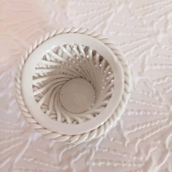 Vtg Italian Porcelain Basket Weave Candle Holder Capodinonte Style Hand Painted - Picture 5 of 9